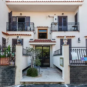 easy-welcome-residenza-ortensia-appartamento-piera-aci.sicilyhotelsitaly.net/