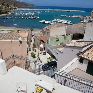 la-terrazza-sul-porto-castellammare-del-golfo.sicilyhotelsitaly.net/